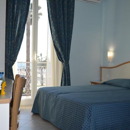 Hotel Moresco Marina dʼMarina dʼAndora Kültér fotó