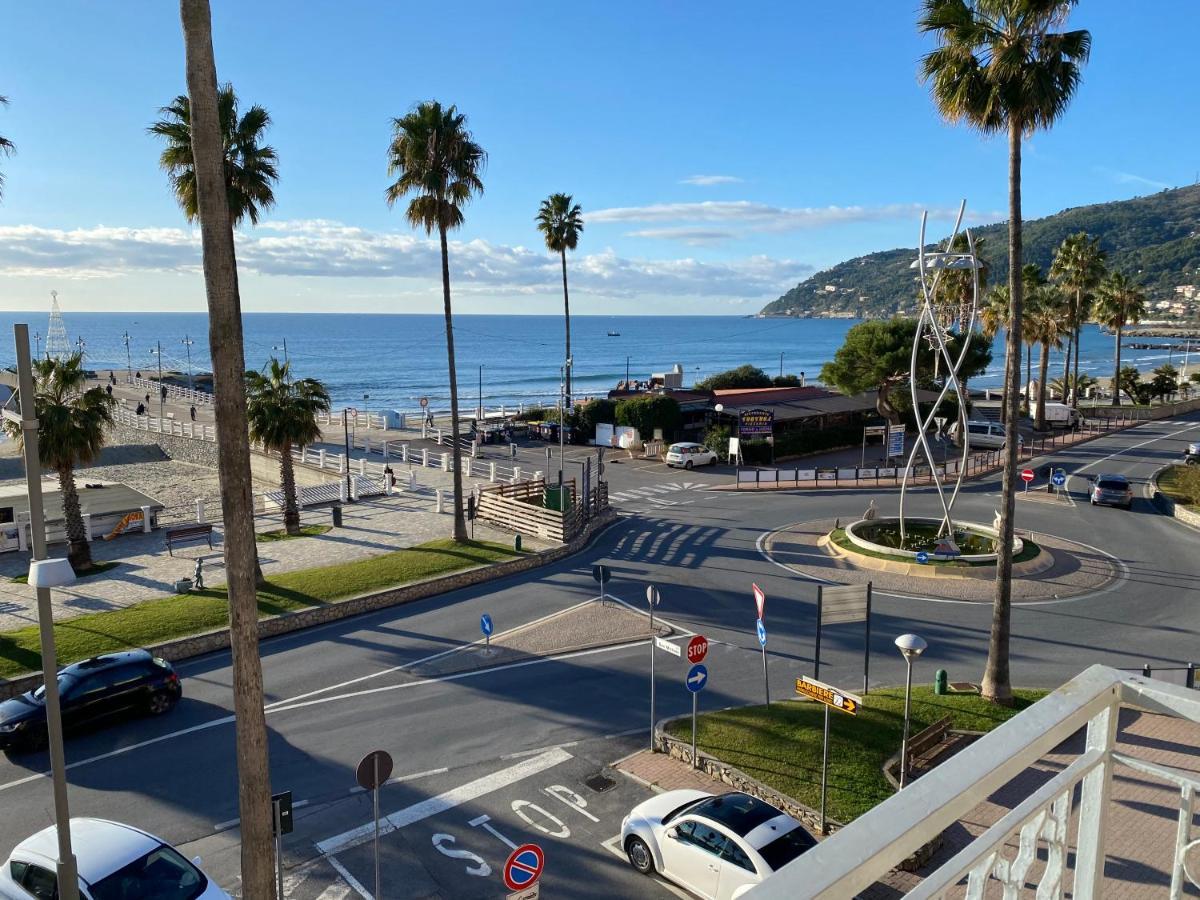 Hotel Moresco Marina dʼMarina dʼAndora Kültér fotó