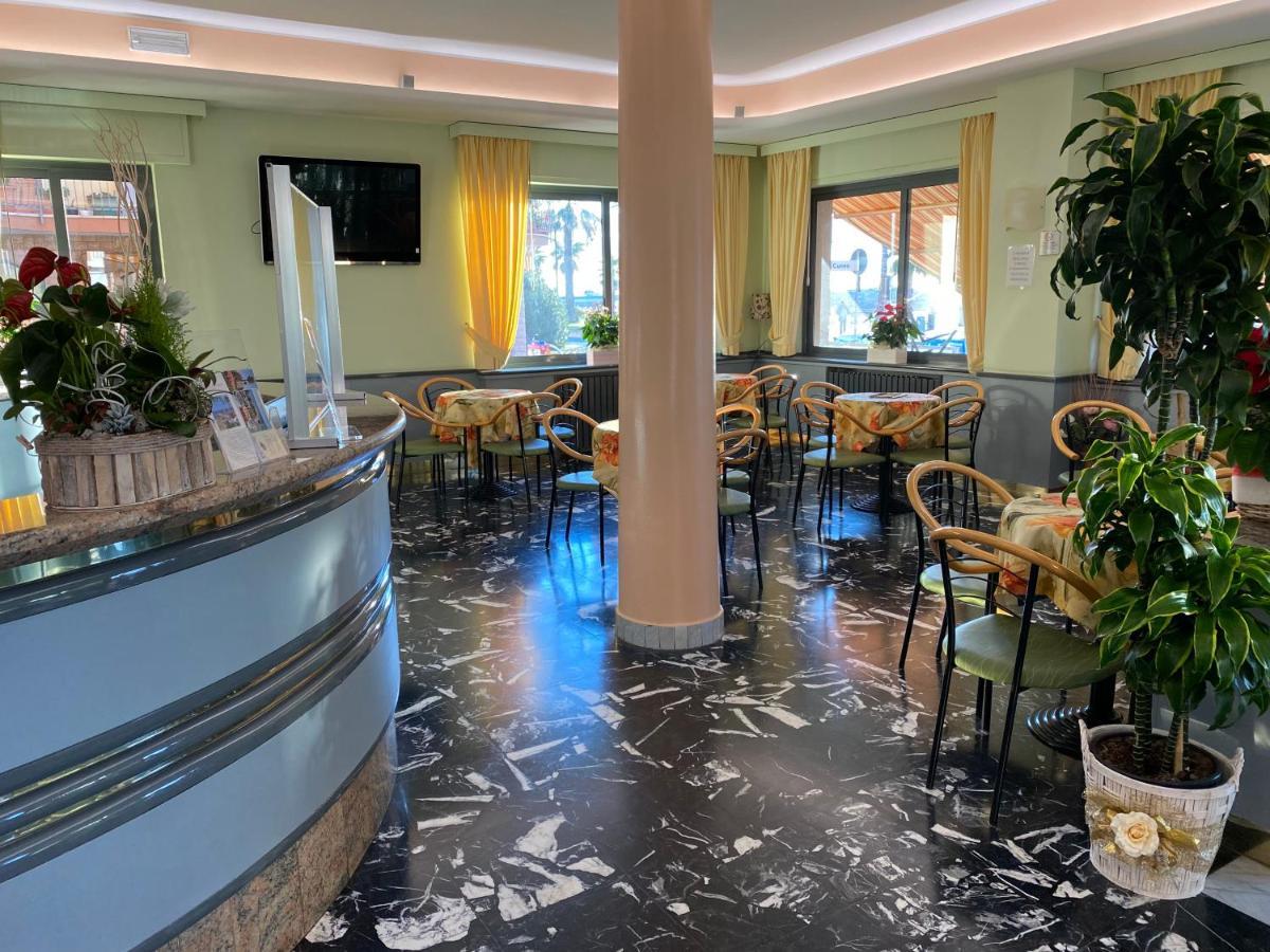 Hotel Moresco Marina dʼMarina dʼAndora Kültér fotó