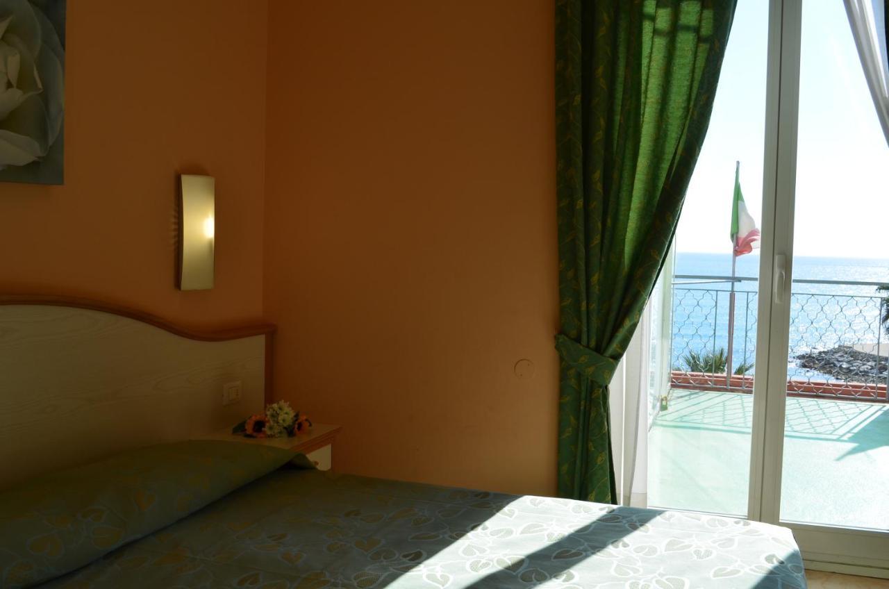 Hotel Moresco Marina dʼMarina dʼAndora Kültér fotó