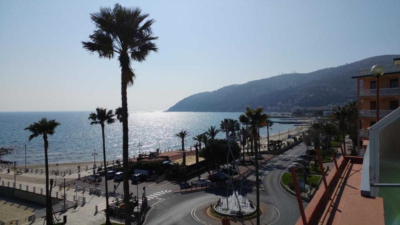 Hotel Moresco Marina dʼMarina dʼAndora Kültér fotó