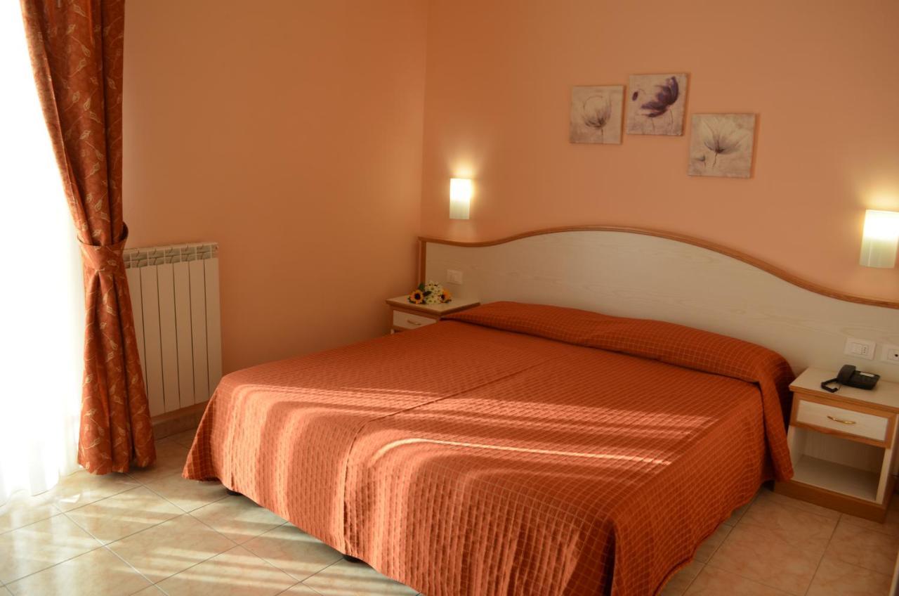 Hotel Moresco Marina dʼMarina dʼAndora Kültér fotó
